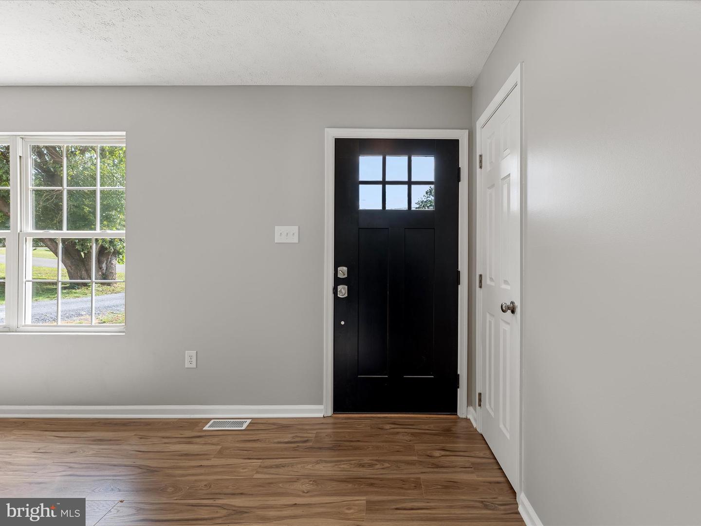 2432 LAUREL LN, MIDDLETOWN, Virginia 22645, 3 Bedrooms Bedrooms, 5 Rooms Rooms,2 BathroomsBathrooms,Residential,For sale,2432 LAUREL LN,VAFV2036210 MLS # VAFV2036210