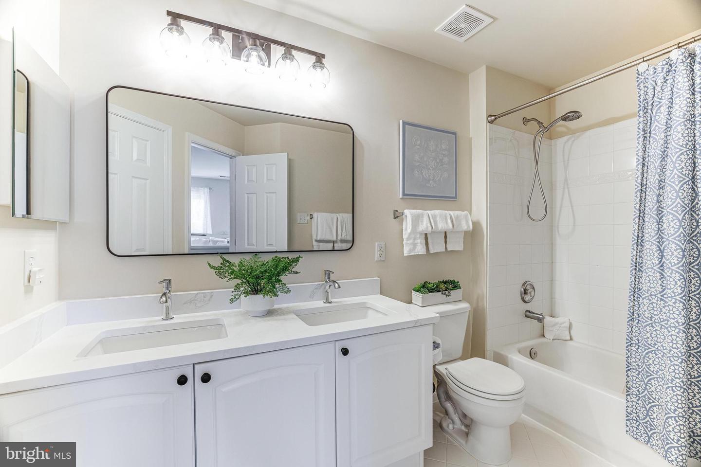 11268 ALLIUM LN, LOVETTSVILLE, Virginia 20180, 4 Bedrooms Bedrooms, 11 Rooms Rooms,2 BathroomsBathrooms,Residential,For sale,11268 ALLIUM LN,VALO2104806 MLS # VALO2104806