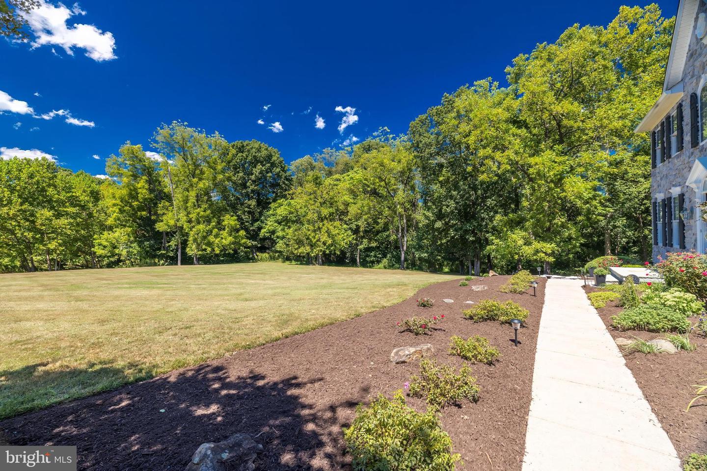 11268 ALLIUM LN, LOVETTSVILLE, Virginia 20180, 4 Bedrooms Bedrooms, 11 Rooms Rooms,2 BathroomsBathrooms,Residential,For sale,11268 ALLIUM LN,VALO2104806 MLS # VALO2104806