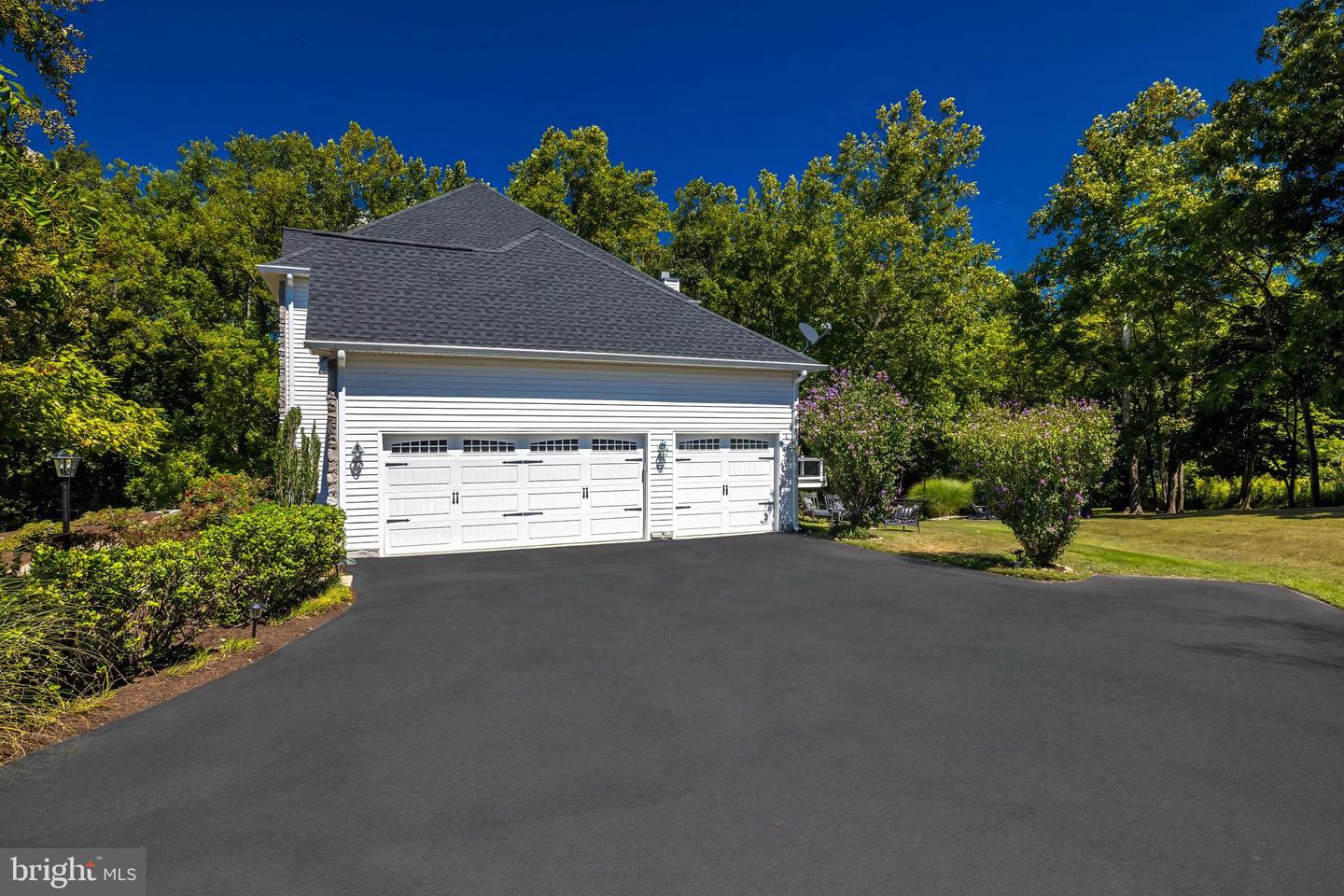 11268 ALLIUM LN, LOVETTSVILLE, Virginia 20180, 4 Bedrooms Bedrooms, 11 Rooms Rooms,2 BathroomsBathrooms,Residential,For sale,11268 ALLIUM LN,VALO2104806 MLS # VALO2104806