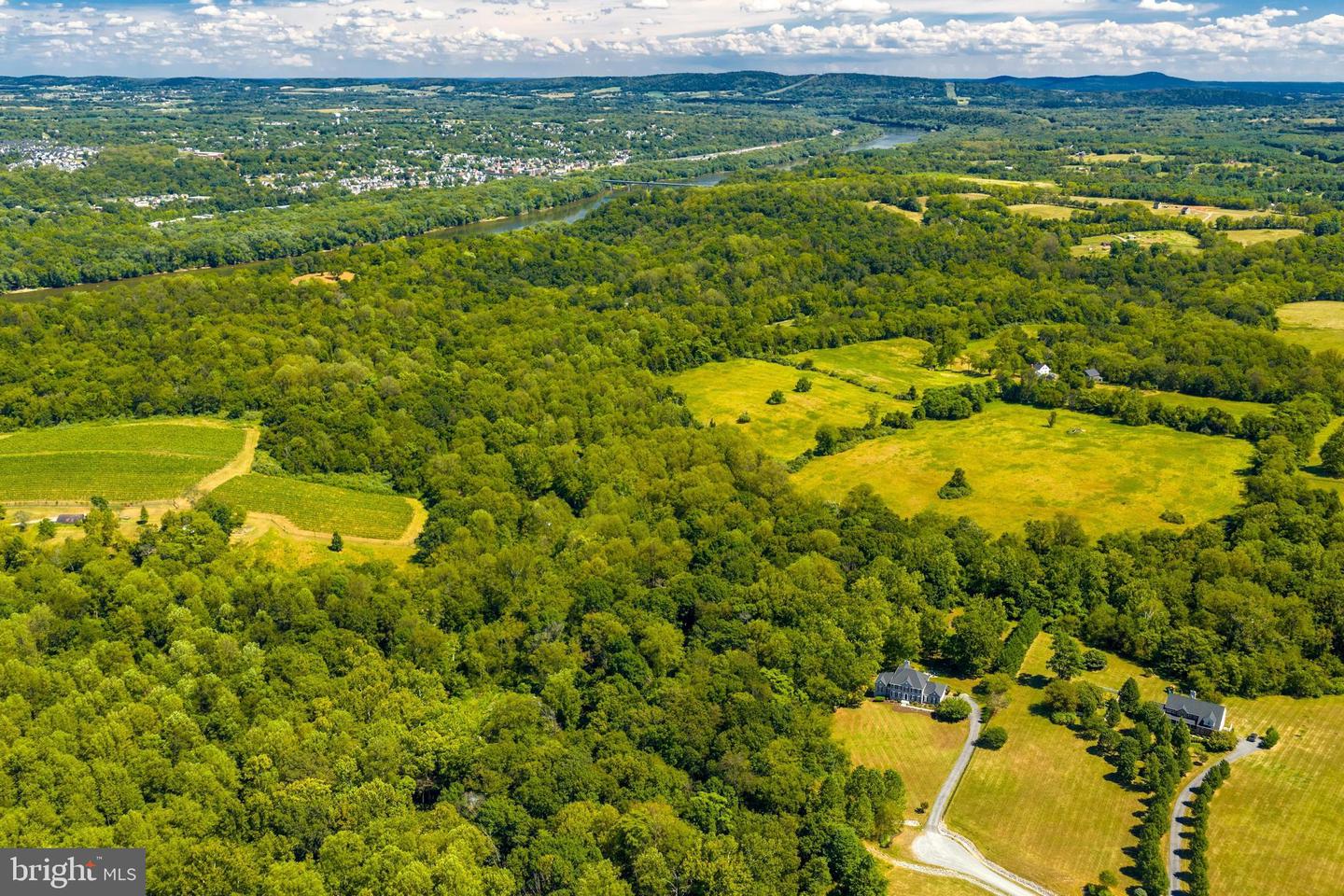 11268 ALLIUM LN, LOVETTSVILLE, Virginia 20180, 4 Bedrooms Bedrooms, 11 Rooms Rooms,2 BathroomsBathrooms,Residential,For sale,11268 ALLIUM LN,VALO2104806 MLS # VALO2104806