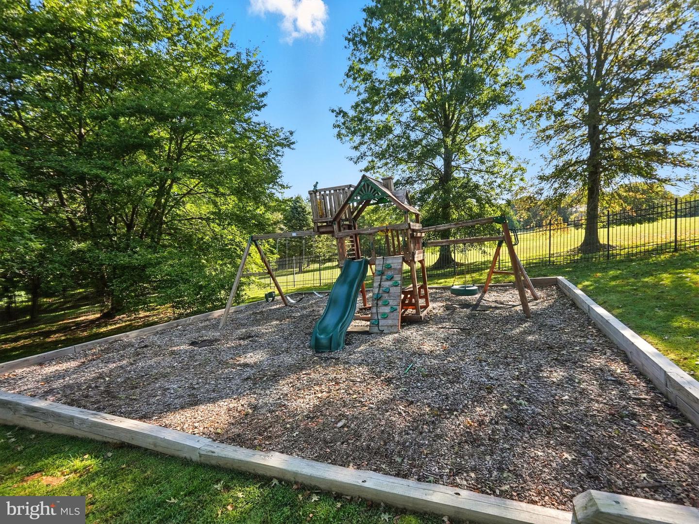 40656 CANONGATE DR, LEESBURG, Virginia 20175, 5 Bedrooms Bedrooms, ,6 BathroomsBathrooms,Residential,For sale,40656 CANONGATE DR,VALO2104822 MLS # VALO2104822