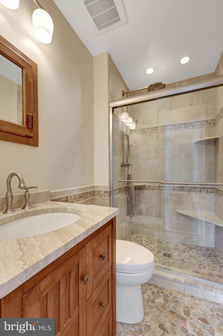 10346 GRANITE CREEK LN, OAKTON, Virginia 22124, 4 Bedrooms Bedrooms, ,3 BathroomsBathrooms,Residential,For sale,10346 GRANITE CREEK LN,VAFX2262018 MLS # VAFX2262018