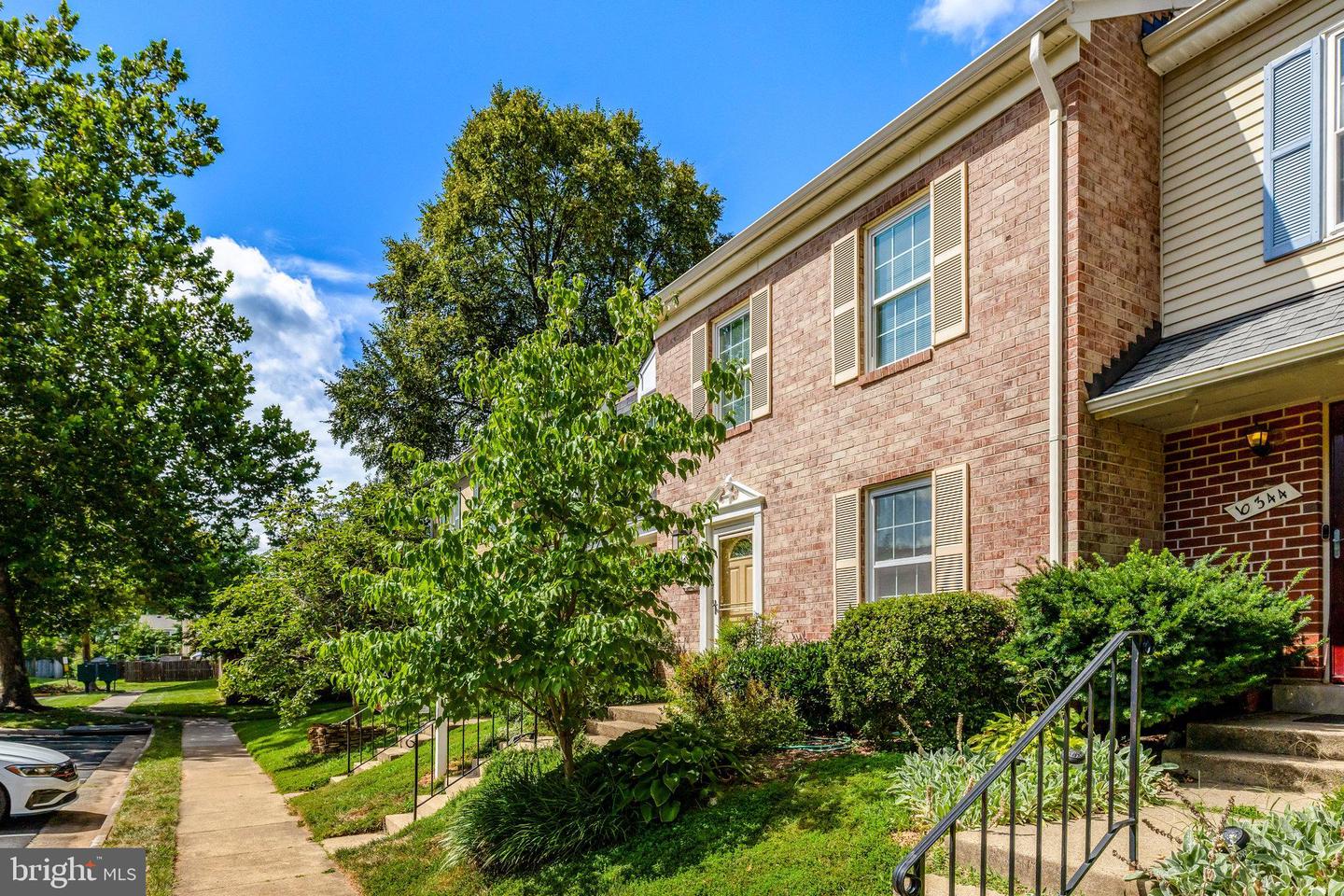 10346 GRANITE CREEK LN, OAKTON, Virginia 22124, 4 Bedrooms Bedrooms, ,3 BathroomsBathrooms,Residential,For sale,10346 GRANITE CREEK LN,VAFX2262018 MLS # VAFX2262018