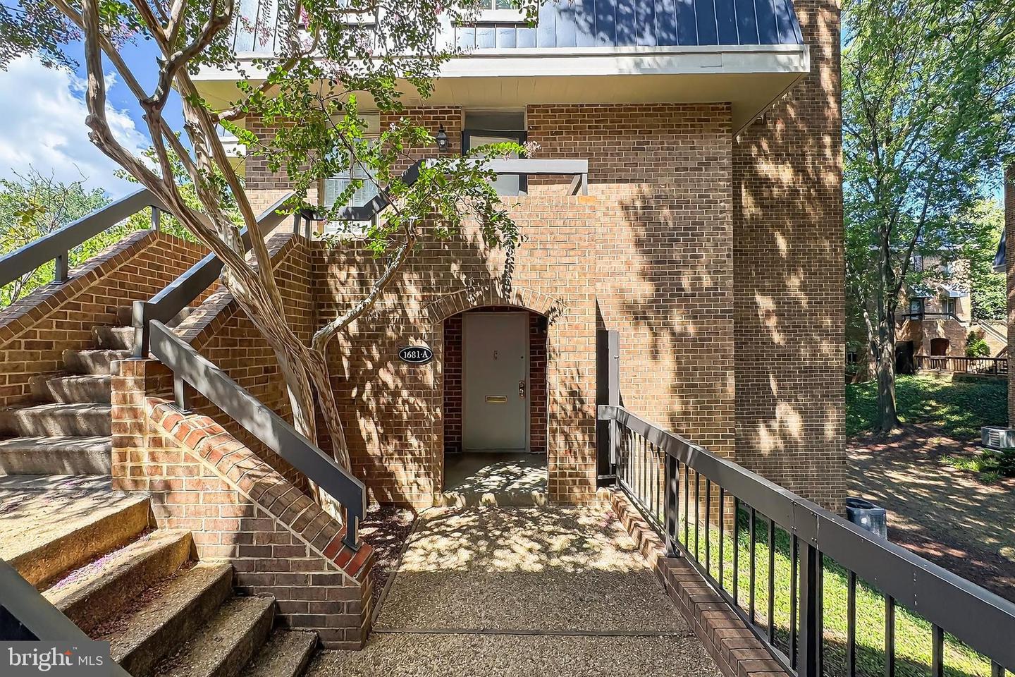1681-A S HAYES ST #1, ARLINGTON, Virginia 22202, 3 Bedrooms Bedrooms, ,2 BathroomsBathrooms,Residential,For sale,1681-A S HAYES ST #1,VAAR2062526 MLS # VAAR2062526