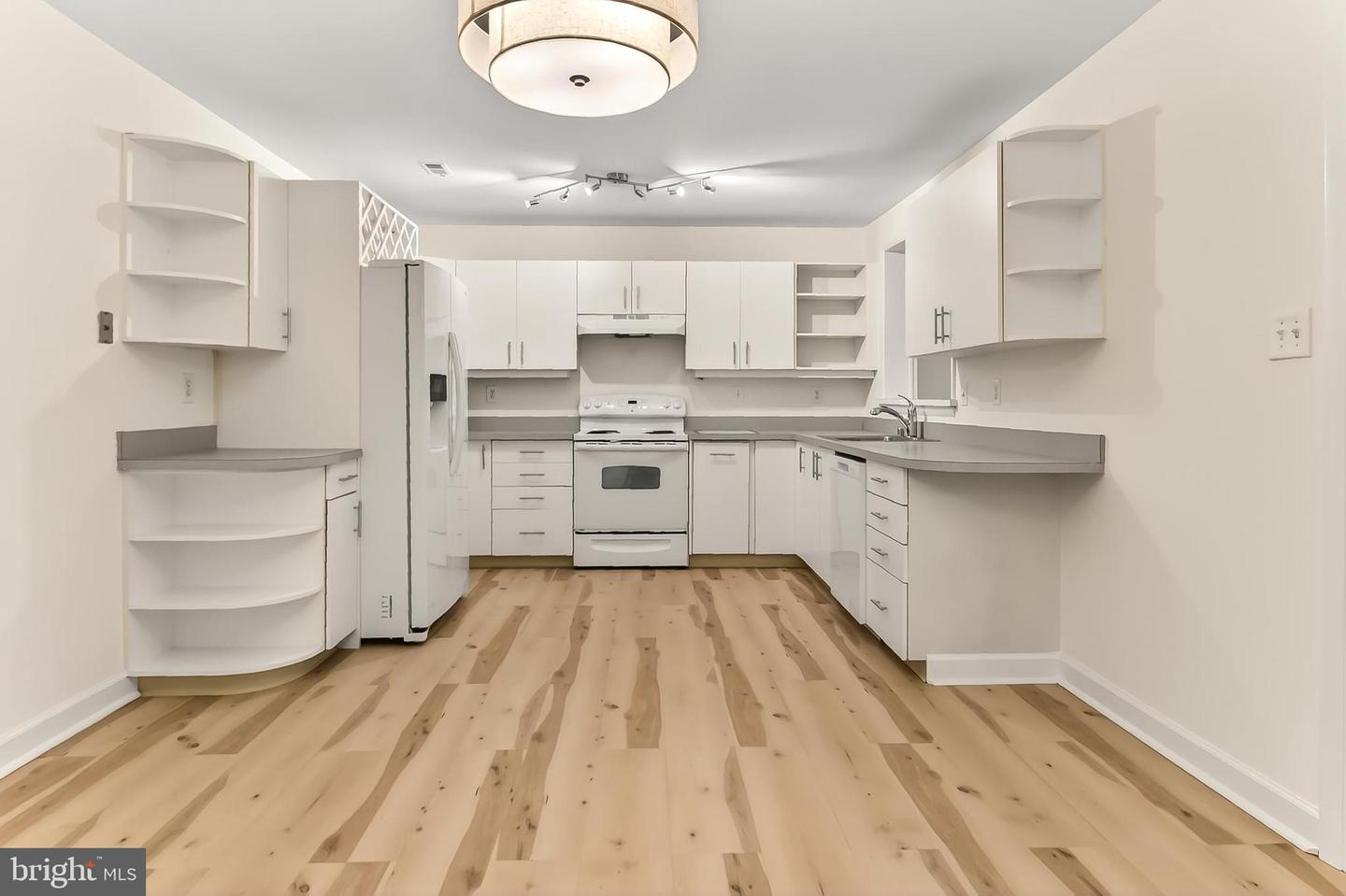1681-A S HAYES ST #1, ARLINGTON, Virginia 22202, 3 Bedrooms Bedrooms, ,2 BathroomsBathrooms,Residential,For sale,1681-A S HAYES ST #1,VAAR2062526 MLS # VAAR2062526