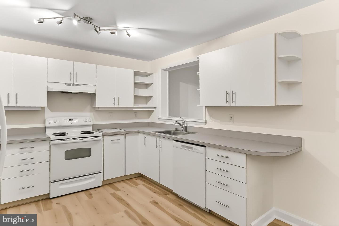 1681-A S HAYES ST #1, ARLINGTON, Virginia 22202, 3 Bedrooms Bedrooms, ,2 BathroomsBathrooms,Residential,For sale,1681-A S HAYES ST #1,VAAR2062526 MLS # VAAR2062526
