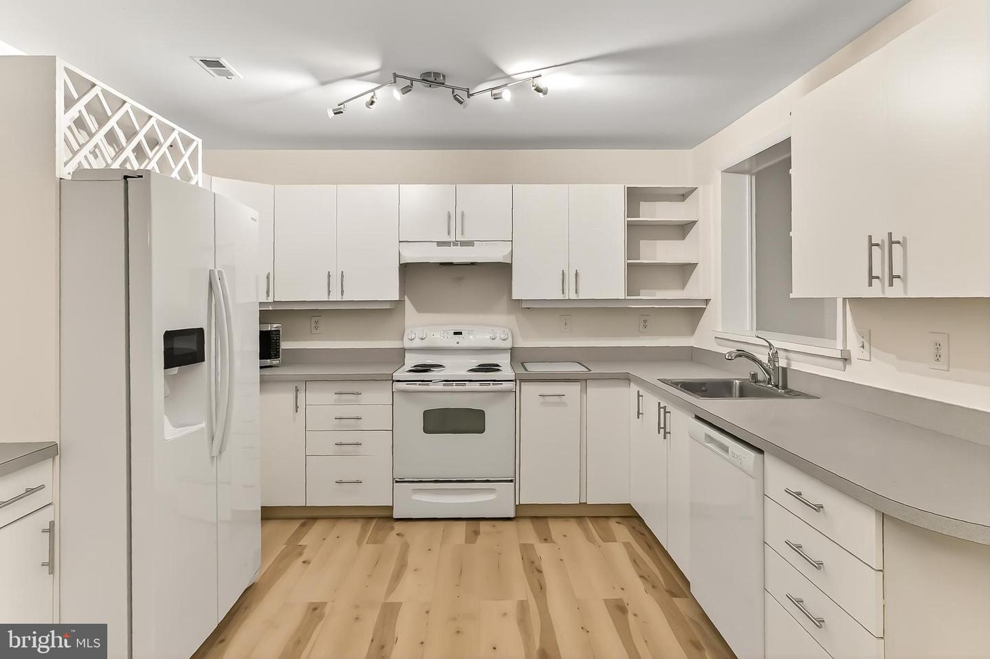 1681-A S HAYES ST #1, ARLINGTON, Virginia 22202, 3 Bedrooms Bedrooms, ,2 BathroomsBathrooms,Residential,For sale,1681-A S HAYES ST #1,VAAR2062526 MLS # VAAR2062526