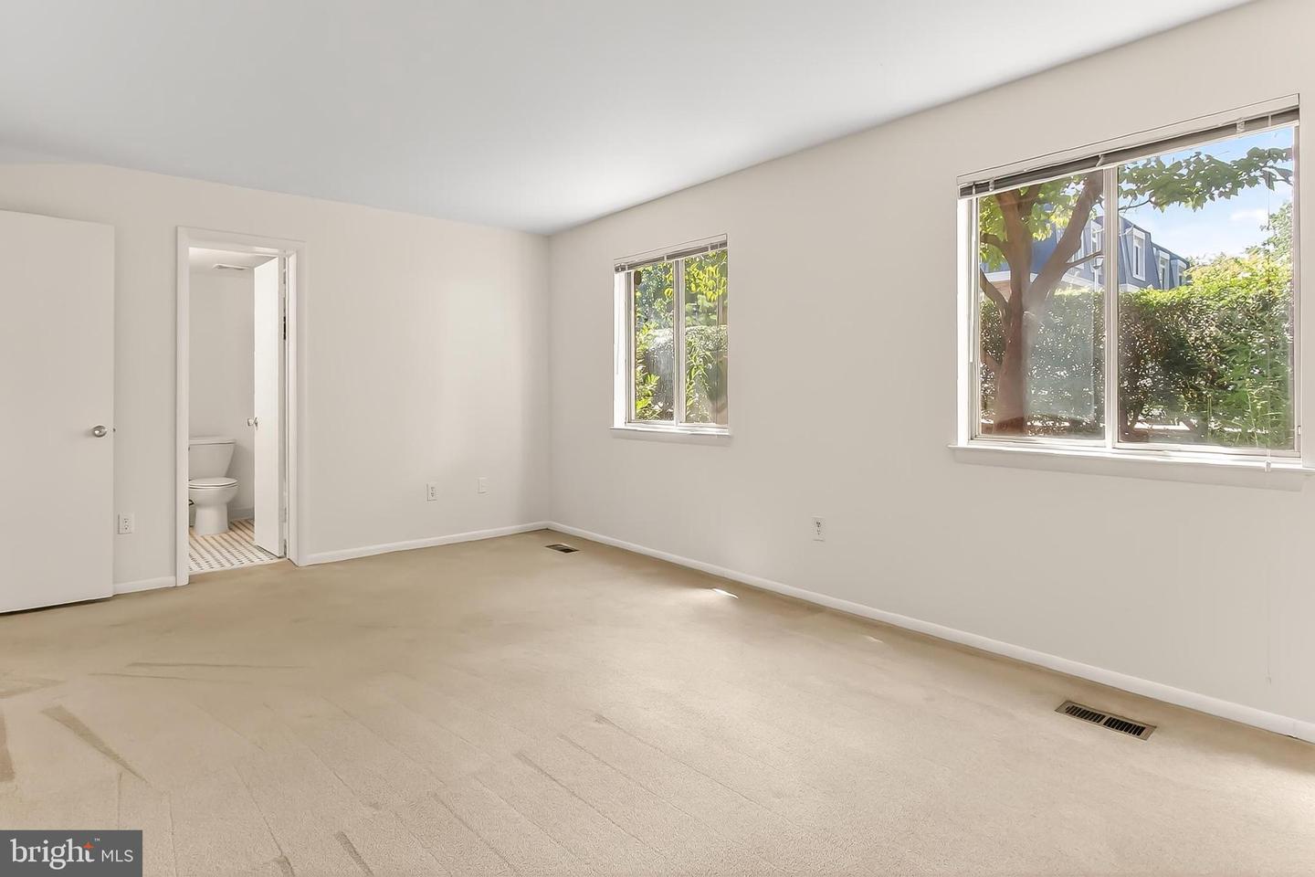 1681-A S HAYES ST #1, ARLINGTON, Virginia 22202, 3 Bedrooms Bedrooms, ,2 BathroomsBathrooms,Residential,For sale,1681-A S HAYES ST #1,VAAR2062526 MLS # VAAR2062526