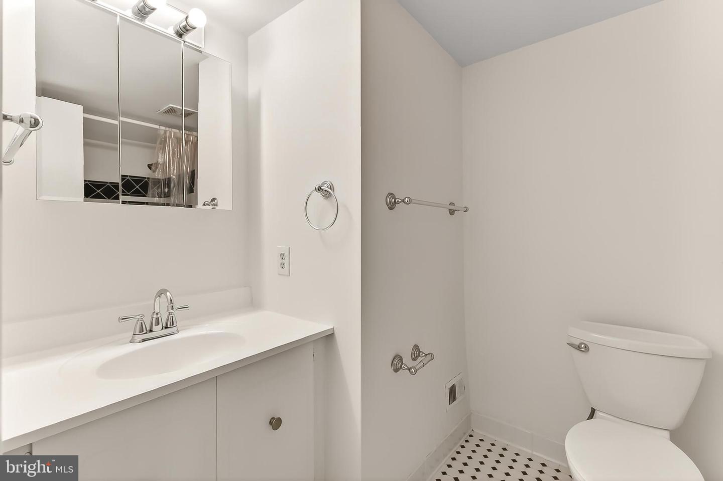 1681-A S HAYES ST #1, ARLINGTON, Virginia 22202, 3 Bedrooms Bedrooms, ,2 BathroomsBathrooms,Residential,For sale,1681-A S HAYES ST #1,VAAR2062526 MLS # VAAR2062526