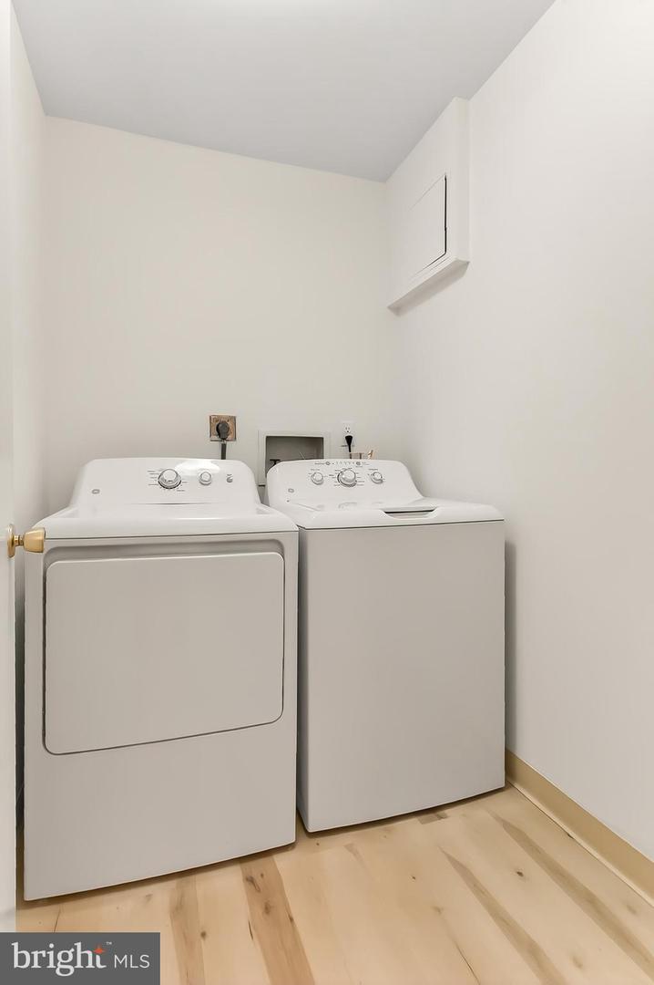 1681-A S HAYES ST #1, ARLINGTON, Virginia 22202, 3 Bedrooms Bedrooms, ,2 BathroomsBathrooms,Residential,For sale,1681-A S HAYES ST #1,VAAR2062526 MLS # VAAR2062526