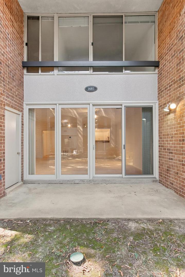 1681-A S HAYES ST #1, ARLINGTON, Virginia 22202, 3 Bedrooms Bedrooms, ,2 BathroomsBathrooms,Residential,For sale,1681-A S HAYES ST #1,VAAR2062526 MLS # VAAR2062526