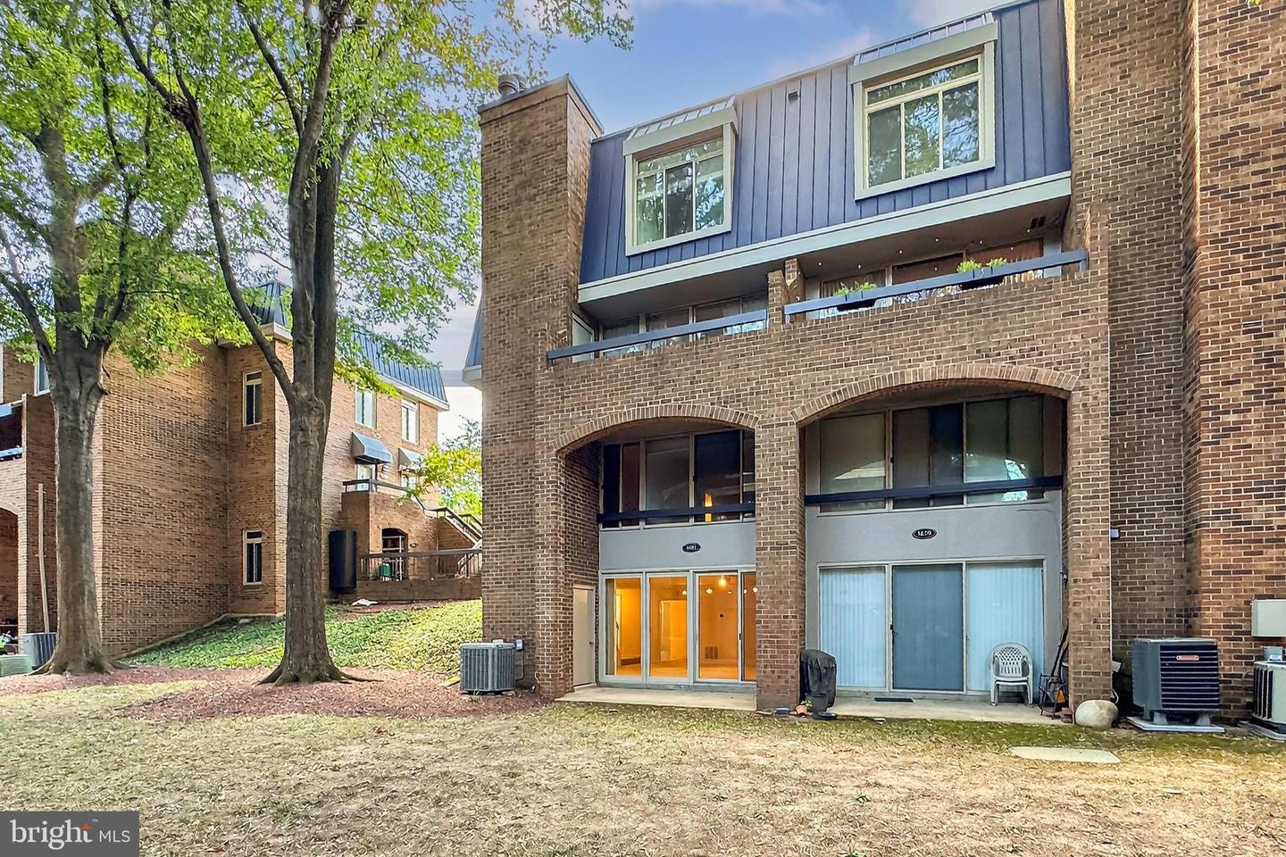 1681-A S HAYES ST #1, ARLINGTON, Virginia 22202, 3 Bedrooms Bedrooms, ,2 BathroomsBathrooms,Residential,For sale,1681-A S HAYES ST #1,VAAR2062526 MLS # VAAR2062526
