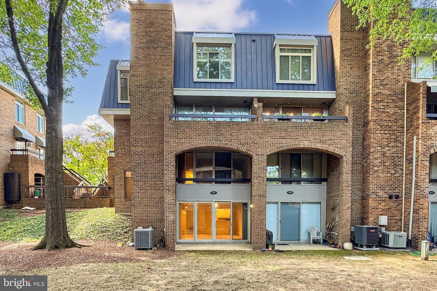 1681-A S HAYES ST #1, ARLINGTON, Virginia 22202, 3 Bedrooms Bedrooms, ,2 BathroomsBathrooms,Residential,For sale,1681-A S HAYES ST #1,VAAR2062526 MLS # VAAR2062526