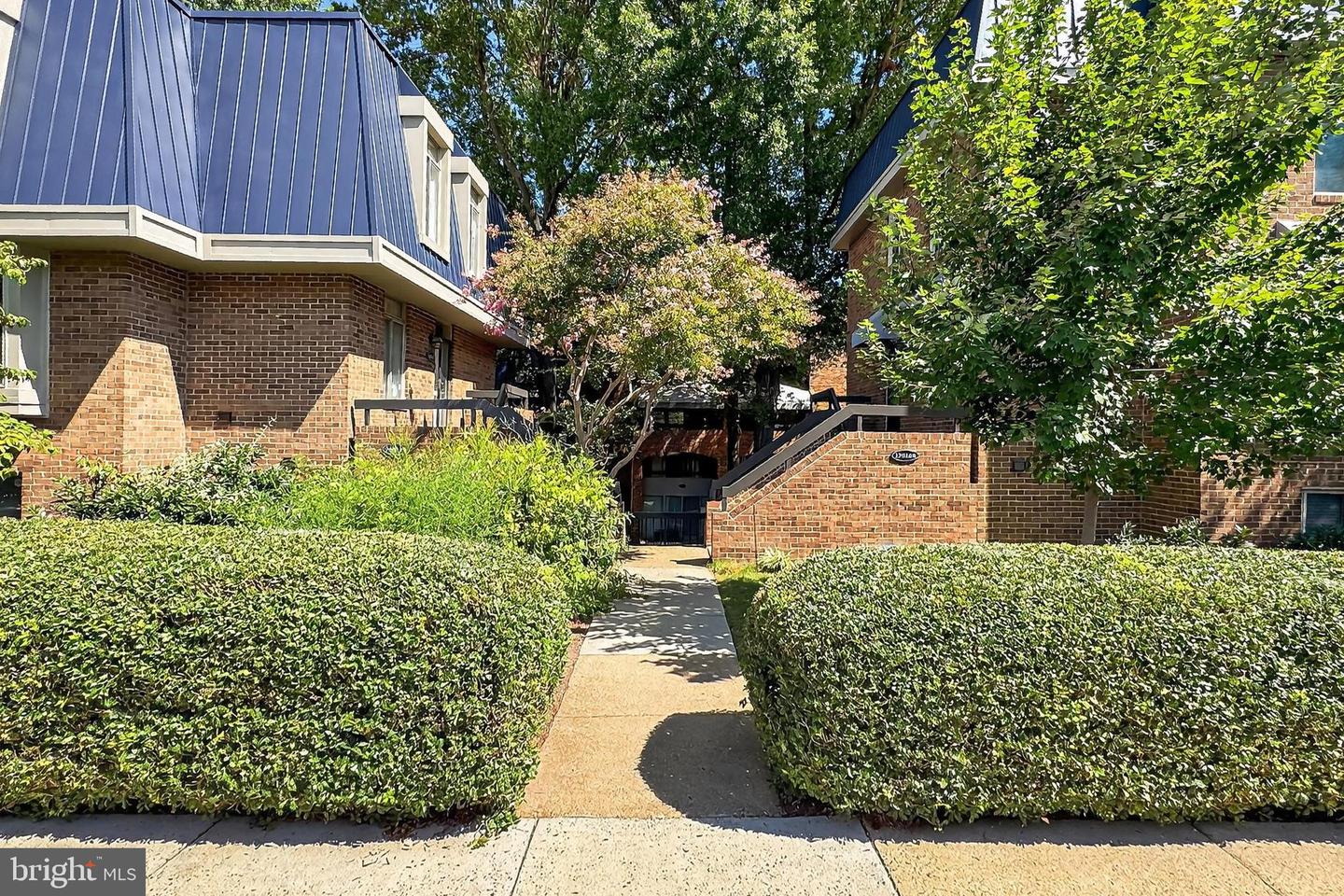 1681-A S HAYES ST #1, ARLINGTON, Virginia 22202, 3 Bedrooms Bedrooms, ,2 BathroomsBathrooms,Residential,For sale,1681-A S HAYES ST #1,VAAR2062526 MLS # VAAR2062526