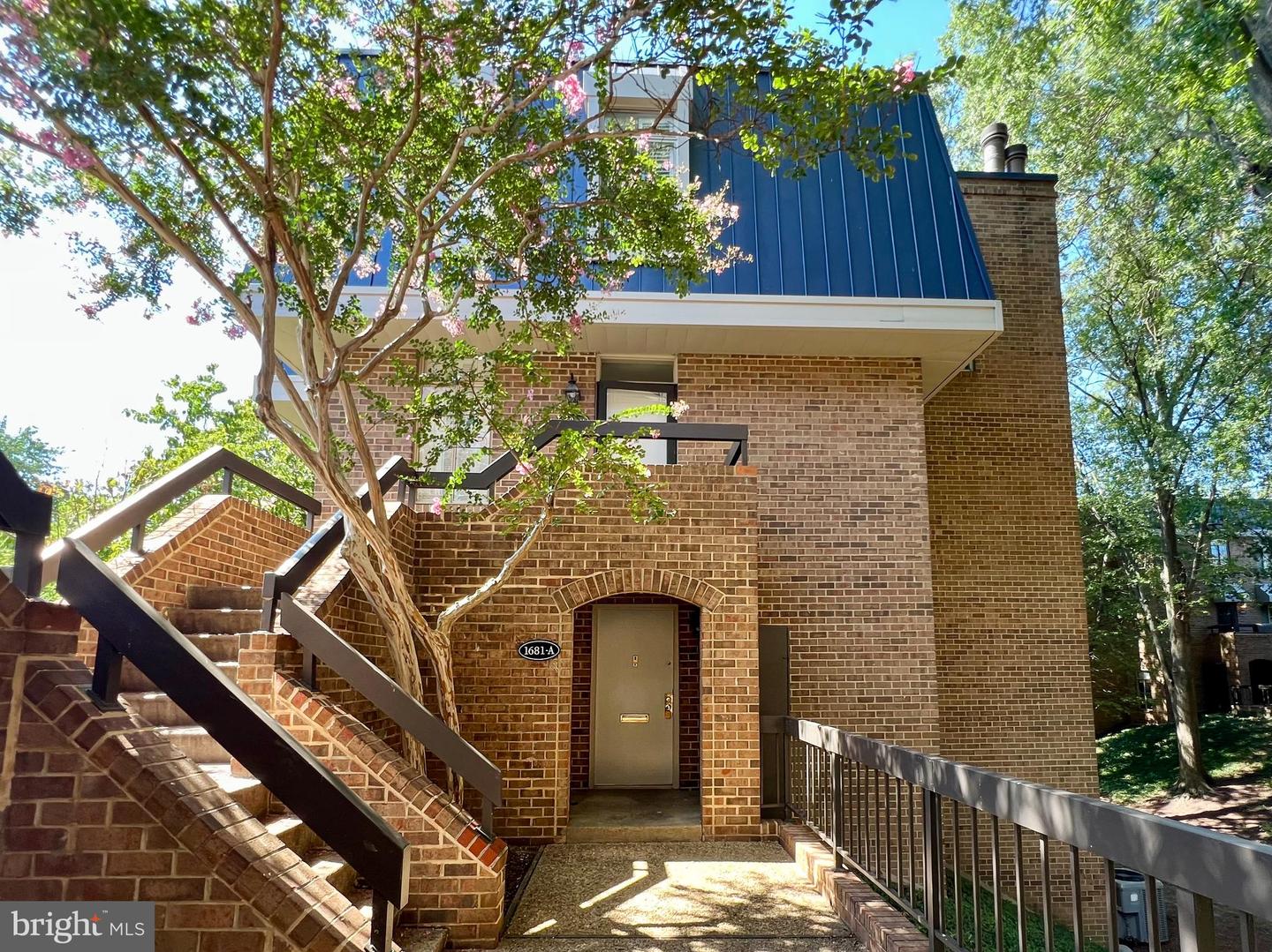 1681-A S HAYES ST #1, ARLINGTON, Virginia 22202, 3 Bedrooms Bedrooms, ,2 BathroomsBathrooms,Residential,For sale,1681-A S HAYES ST #1,VAAR2062526 MLS # VAAR2062526