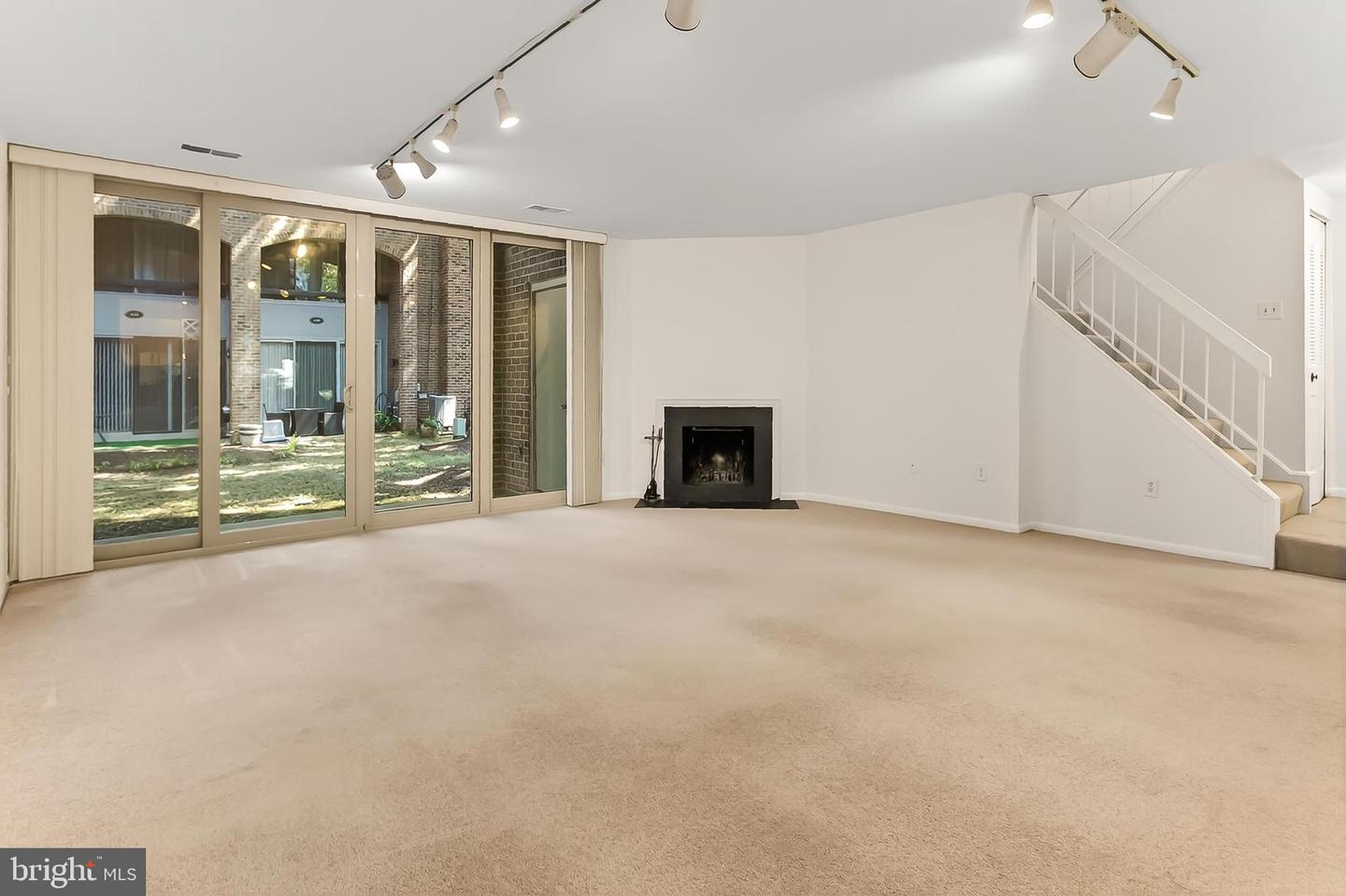 1681-A S HAYES ST #1, ARLINGTON, Virginia 22202, 3 Bedrooms Bedrooms, ,2 BathroomsBathrooms,Residential,For sale,1681-A S HAYES ST #1,VAAR2062526 MLS # VAAR2062526