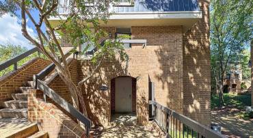 1681-A S HAYES ST #1, ARLINGTON, Virginia 22202, 3 Bedrooms Bedrooms, ,2 BathroomsBathrooms,Residential,For sale,1681-A S HAYES ST #1,VAAR2062526 MLS # VAAR2062526