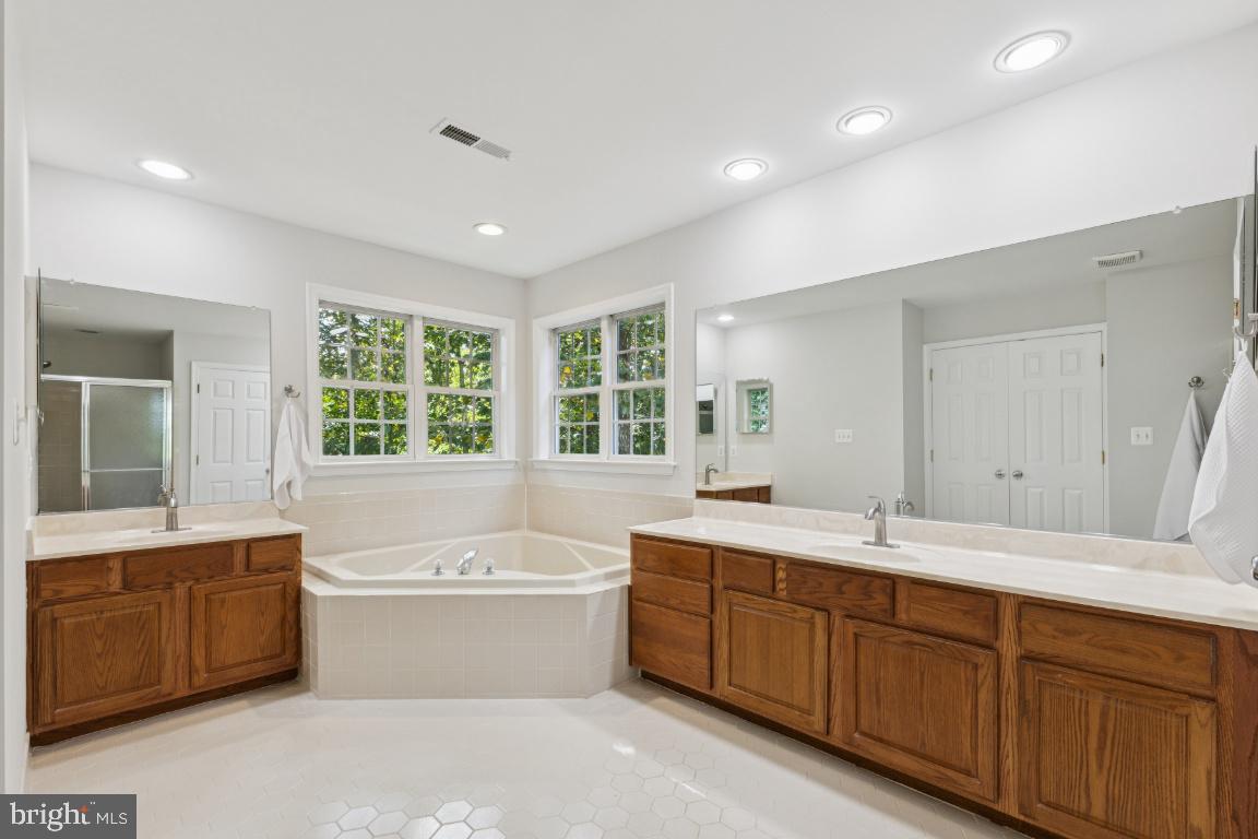 13313 CASWELL CT, CLIFTON, Virginia 20124, 4 Bedrooms Bedrooms, ,4 BathroomsBathrooms,Residential,For sale,13313 CASWELL CT,VAFX2262606 MLS # VAFX2262606
