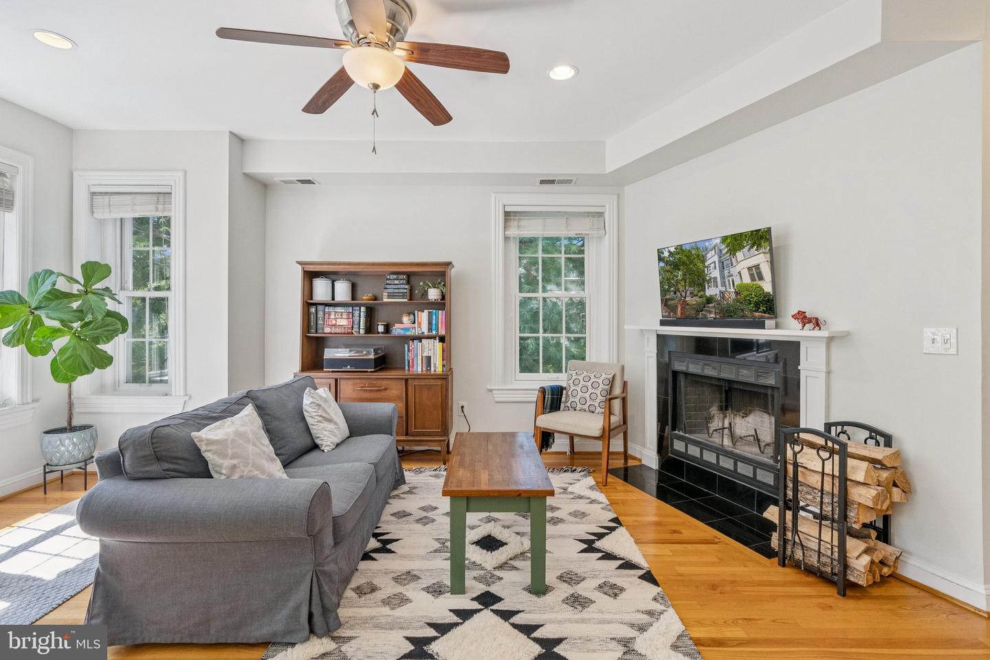 1633 NEWTON ST NW #3, WASHINGTON, District Of Columbia 20010, 2 Bedrooms Bedrooms, ,1 BathroomBathrooms,Residential,For sale,1633 NEWTON ST NW #3,DCDC2216200 MLS # DCDC2216200