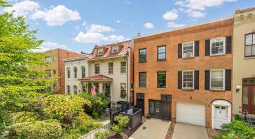 811 E CAPITOL ST SE, WASHINGTON, District Of Columbia 20003, 3 Bedrooms Bedrooms, ,3 BathroomsBathrooms,Residential,For sale,811 E CAPITOL ST SE,DCDC2216470 MLS # DCDC2216470