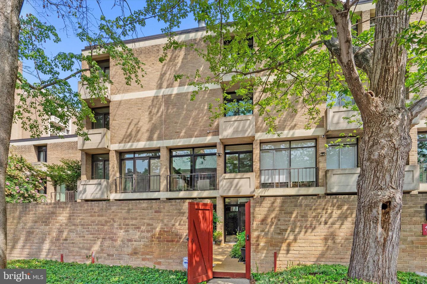 407 N ST SW #4, WASHINGTON, District Of Columbia 20024, 4 Bedrooms Bedrooms, ,3 BathroomsBathrooms,Residential,For sale,407 N ST SW #4,DCDC2216540 MLS # DCDC2216540