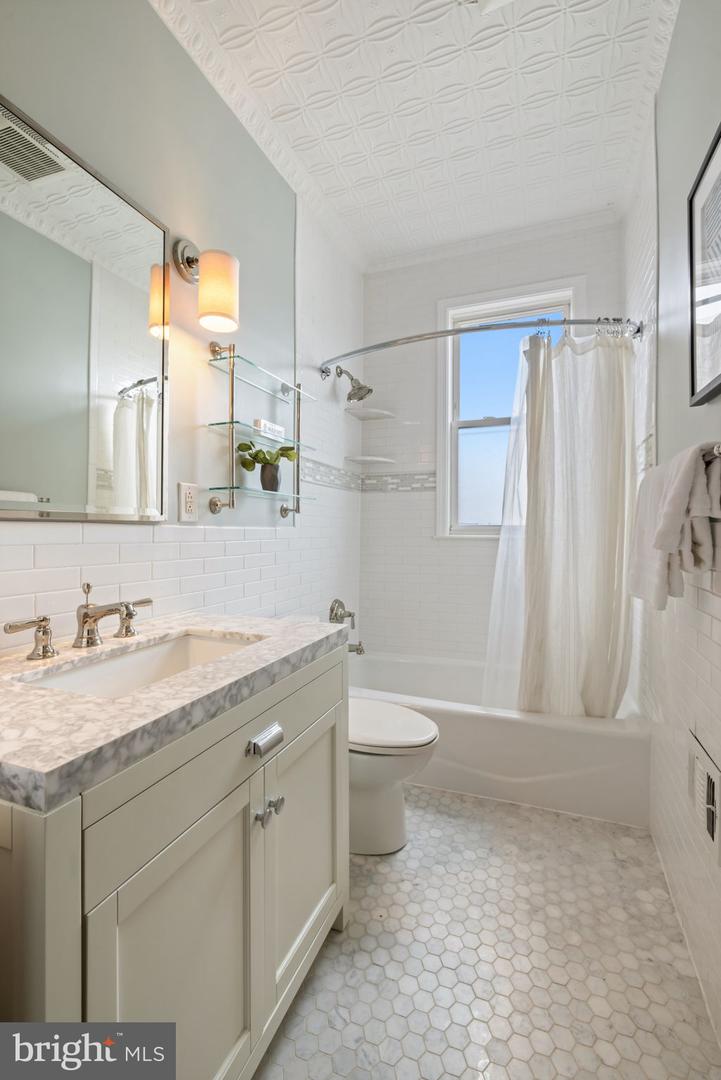 1019 10TH ST NE, WASHINGTON, District Of Columbia 20002, 4 Bedrooms Bedrooms, ,3 BathroomsBathrooms,Residential,For sale,1019 10TH ST NE,DCDC2216608 MLS # DCDC2216608