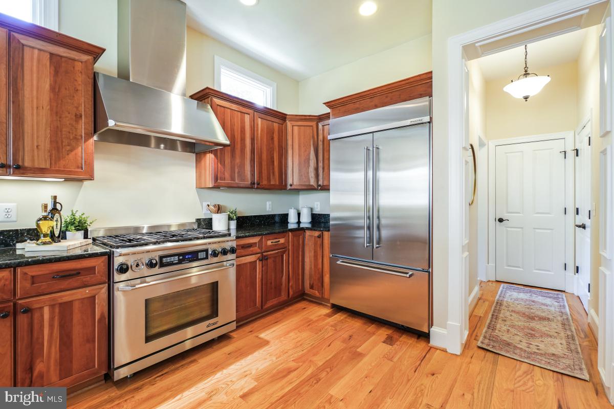217 TALAHI RD SE, VIENNA, Virginia 22180, 4 Bedrooms Bedrooms, ,4 BathroomsBathrooms,Residential,For sale,217 TALAHI RD SE,VAFX2263720 MLS # VAFX2263720