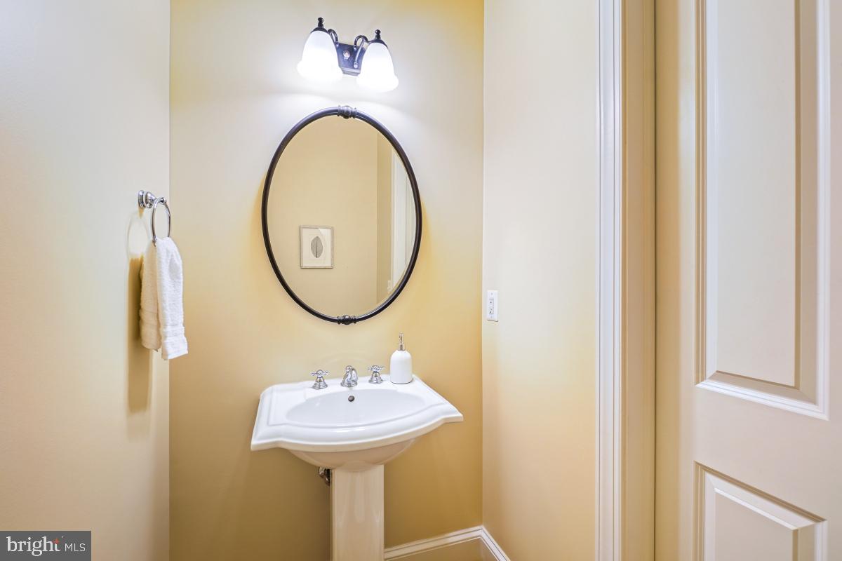 217 TALAHI RD SE, VIENNA, Virginia 22180, 4 Bedrooms Bedrooms, ,4 BathroomsBathrooms,Residential,For sale,217 TALAHI RD SE,VAFX2263720 MLS # VAFX2263720
