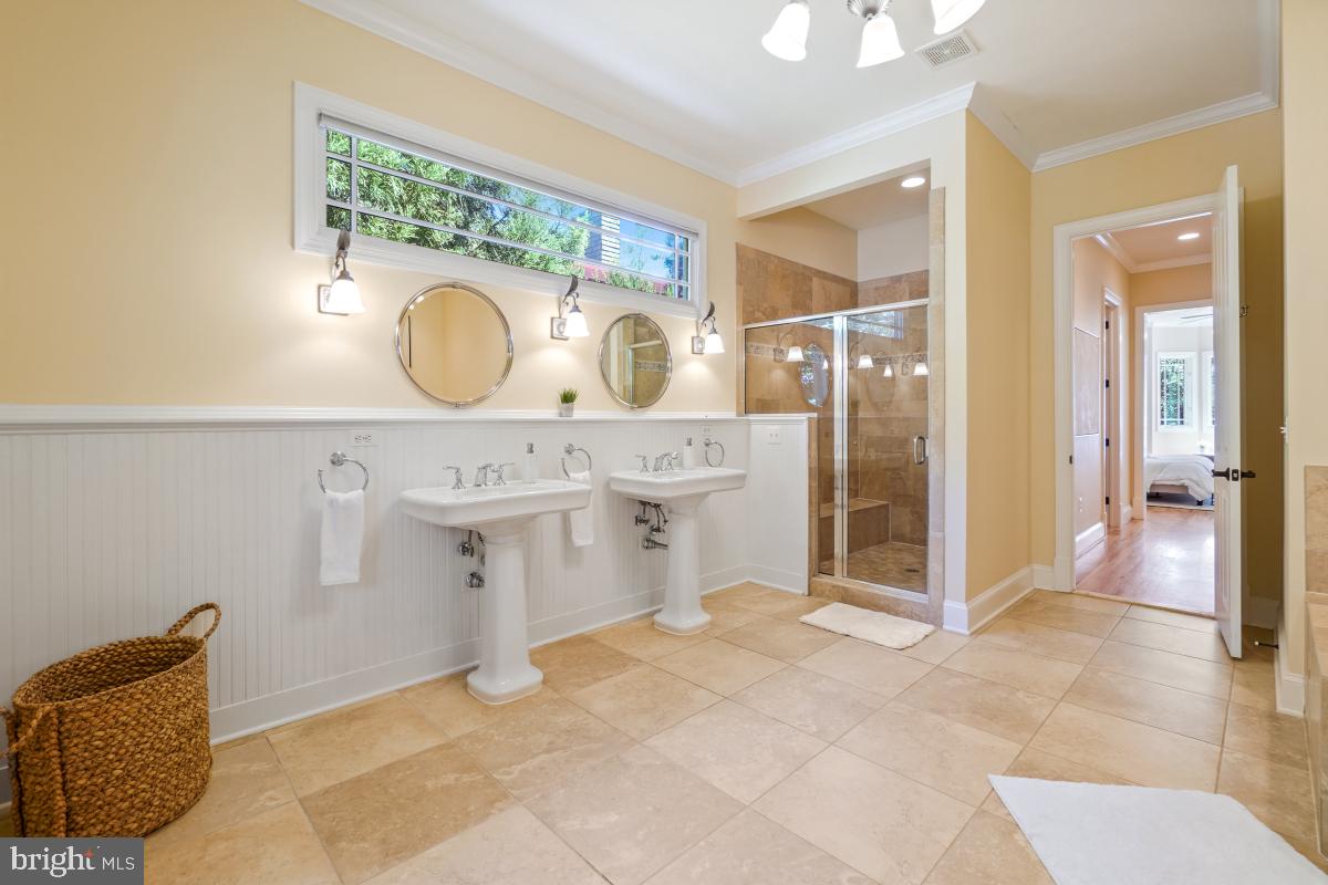217 TALAHI RD SE, VIENNA, Virginia 22180, 4 Bedrooms Bedrooms, ,4 BathroomsBathrooms,Residential,For sale,217 TALAHI RD SE,VAFX2263720 MLS # VAFX2263720