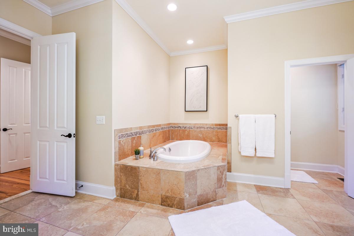 217 TALAHI RD SE, VIENNA, Virginia 22180, 4 Bedrooms Bedrooms, ,4 BathroomsBathrooms,Residential,For sale,217 TALAHI RD SE,VAFX2263720 MLS # VAFX2263720