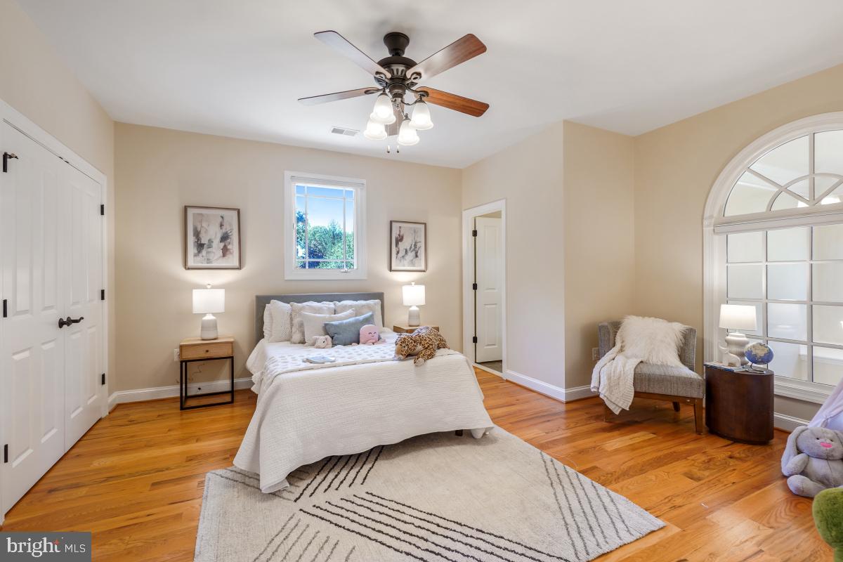217 TALAHI RD SE, VIENNA, Virginia 22180, 4 Bedrooms Bedrooms, ,4 BathroomsBathrooms,Residential,For sale,217 TALAHI RD SE,VAFX2263720 MLS # VAFX2263720