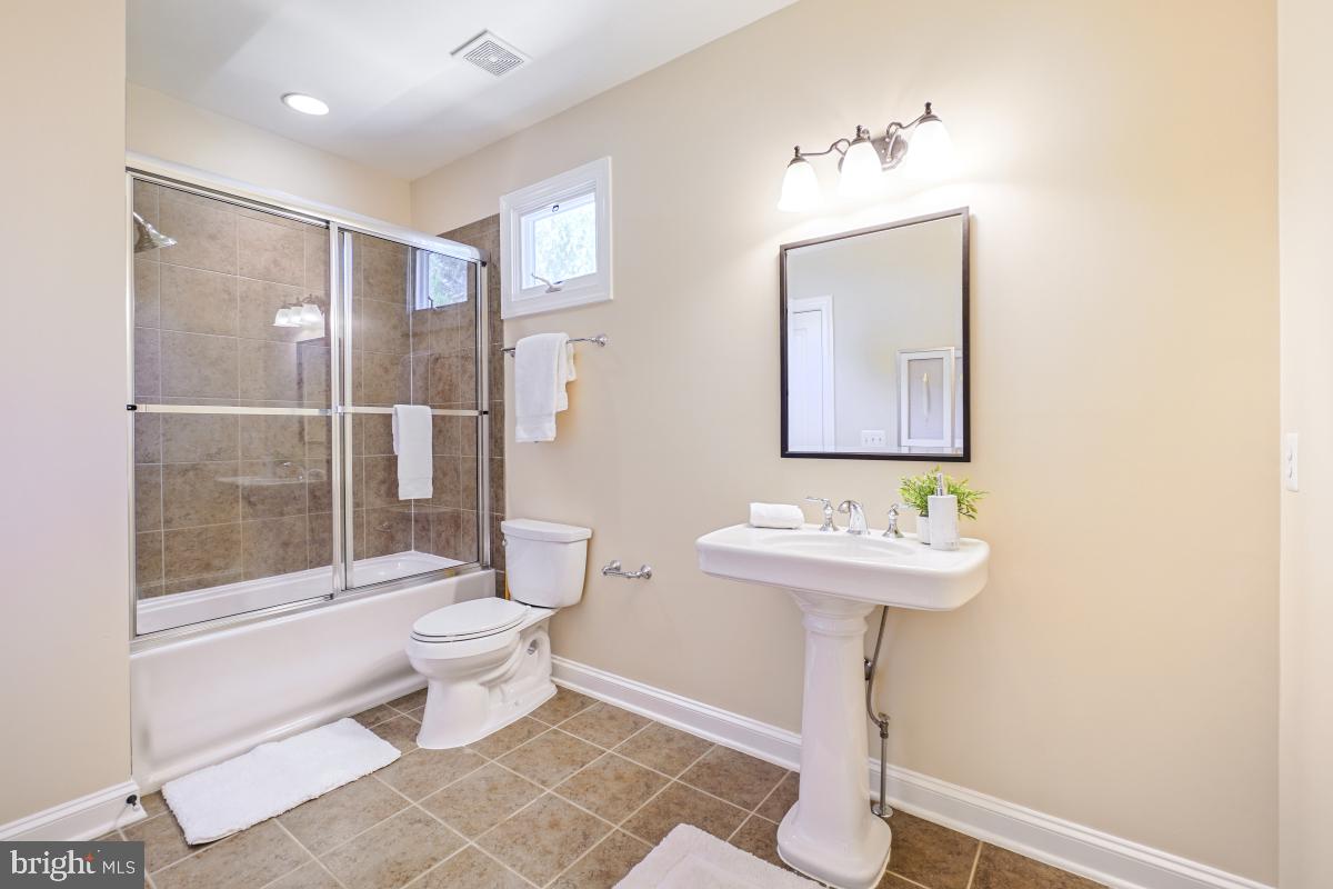 217 TALAHI RD SE, VIENNA, Virginia 22180, 4 Bedrooms Bedrooms, ,4 BathroomsBathrooms,Residential,For sale,217 TALAHI RD SE,VAFX2263720 MLS # VAFX2263720