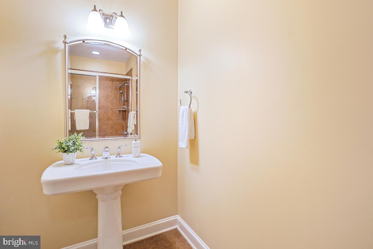 217 TALAHI RD SE, VIENNA, Virginia 22180, 4 Bedrooms Bedrooms, ,4 BathroomsBathrooms,Residential,For sale,217 TALAHI RD SE,VAFX2263720 MLS # VAFX2263720