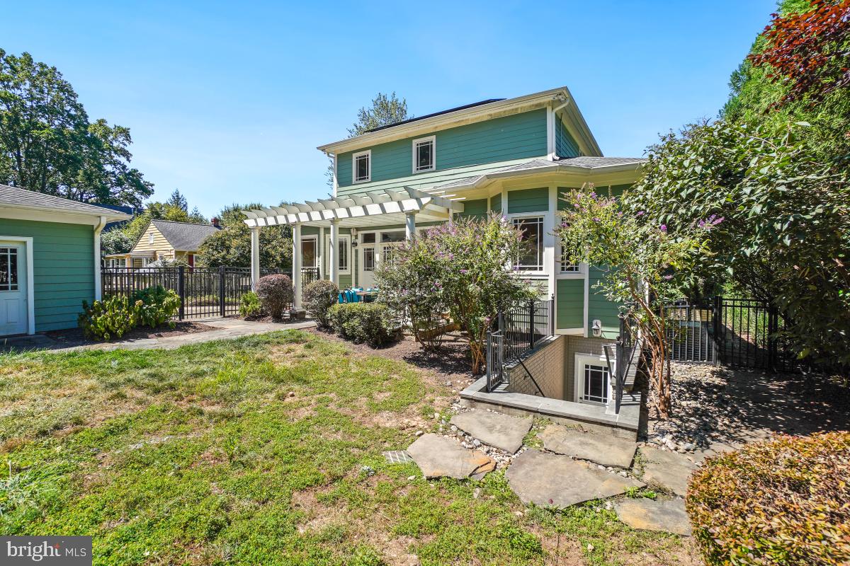 217 TALAHI RD SE, VIENNA, Virginia 22180, 4 Bedrooms Bedrooms, ,4 BathroomsBathrooms,Residential,For sale,217 TALAHI RD SE,VAFX2263720 MLS # VAFX2263720