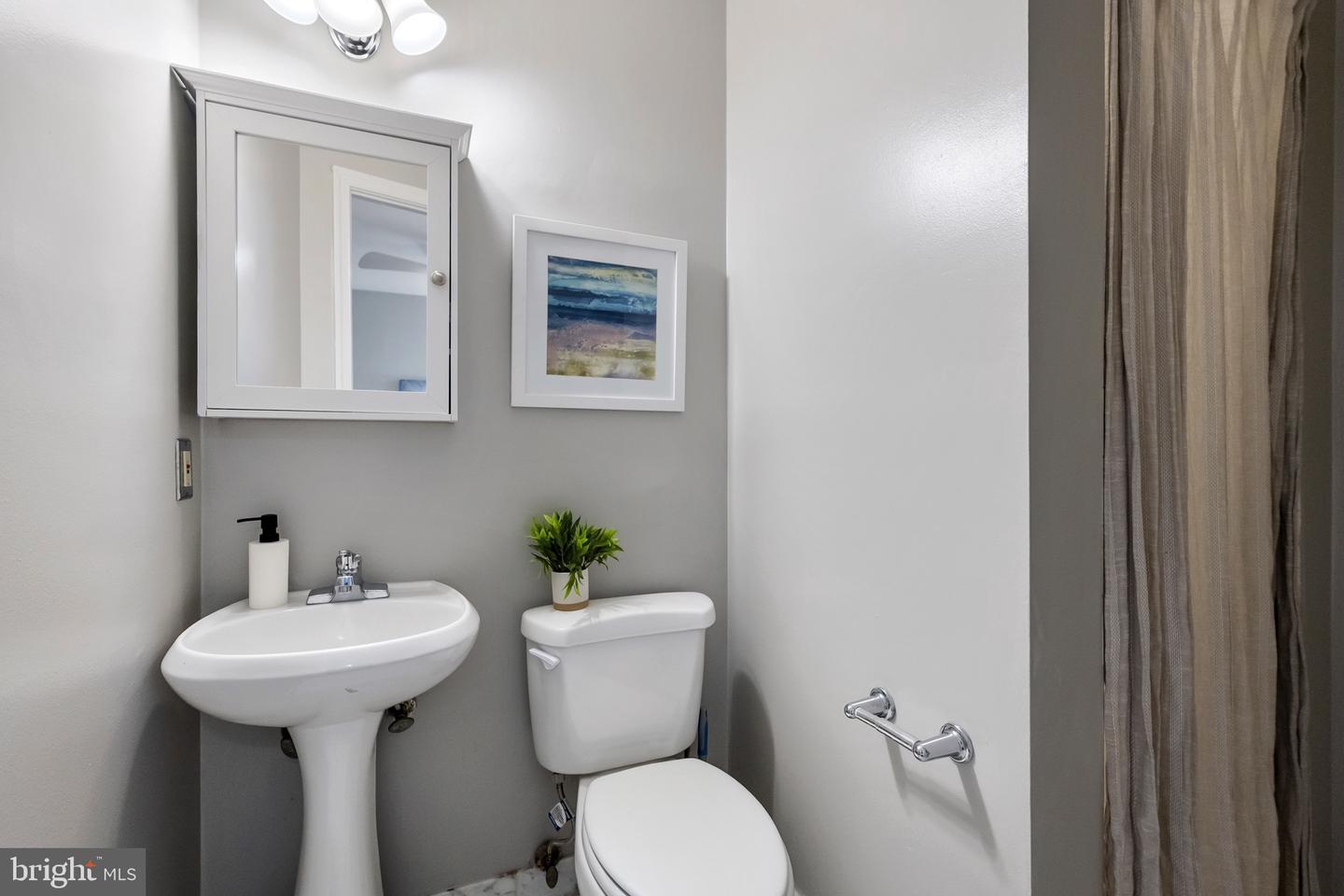 730 11TH ST NE #203, WASHINGTON, District Of Columbia 20002, 2 Bedrooms Bedrooms, ,2 BathroomsBathrooms,Residential,For sale,730 11TH ST NE #203,DCDC2217096 MLS # DCDC2217096