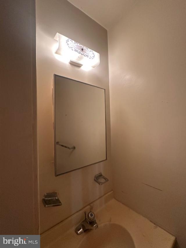 1527 N COLONIAL TER #B, ARLINGTON, Virginia 22209, 2 Bedrooms Bedrooms, ,2 BathroomsBathrooms,Residential,For sale,1527 N COLONIAL TER #B,VAAR2062920 MLS # VAAR2062920