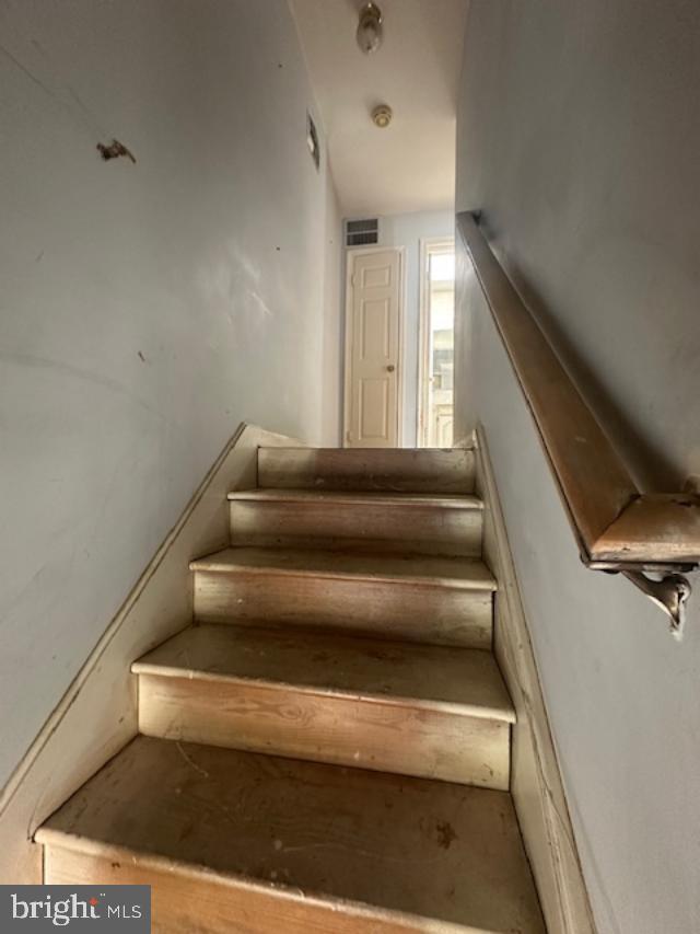 1527 N COLONIAL TER #B, ARLINGTON, Virginia 22209, 2 Bedrooms Bedrooms, ,2 BathroomsBathrooms,Residential,For sale,1527 N COLONIAL TER #B,VAAR2062920 MLS # VAAR2062920