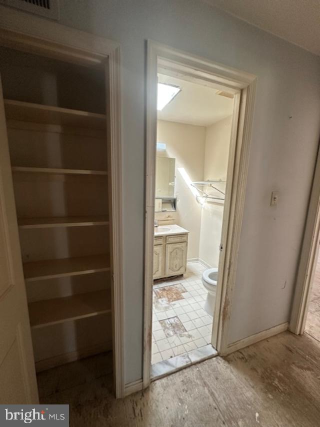 1527 N COLONIAL TER #B, ARLINGTON, Virginia 22209, 2 Bedrooms Bedrooms, ,2 BathroomsBathrooms,Residential,For sale,1527 N COLONIAL TER #B,VAAR2062920 MLS # VAAR2062920