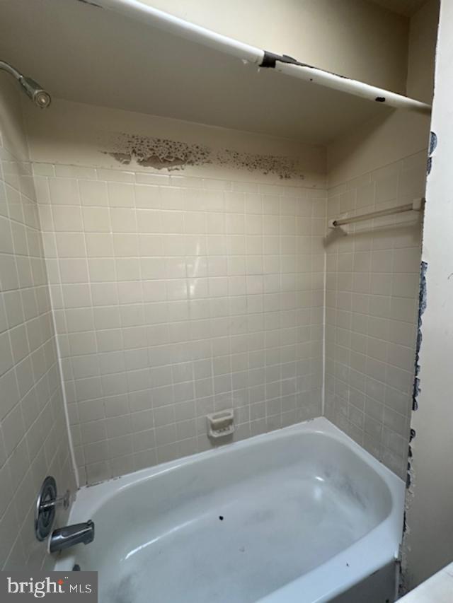 1527 N COLONIAL TER #B, ARLINGTON, Virginia 22209, 2 Bedrooms Bedrooms, ,2 BathroomsBathrooms,Residential,For sale,1527 N COLONIAL TER #B,VAAR2062920 MLS # VAAR2062920
