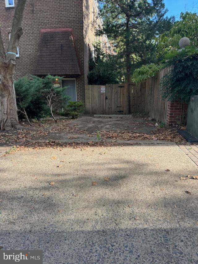 1527 N COLONIAL TER #B, ARLINGTON, Virginia 22209, 2 Bedrooms Bedrooms, ,2 BathroomsBathrooms,Residential,For sale,1527 N COLONIAL TER #B,VAAR2062920 MLS # VAAR2062920