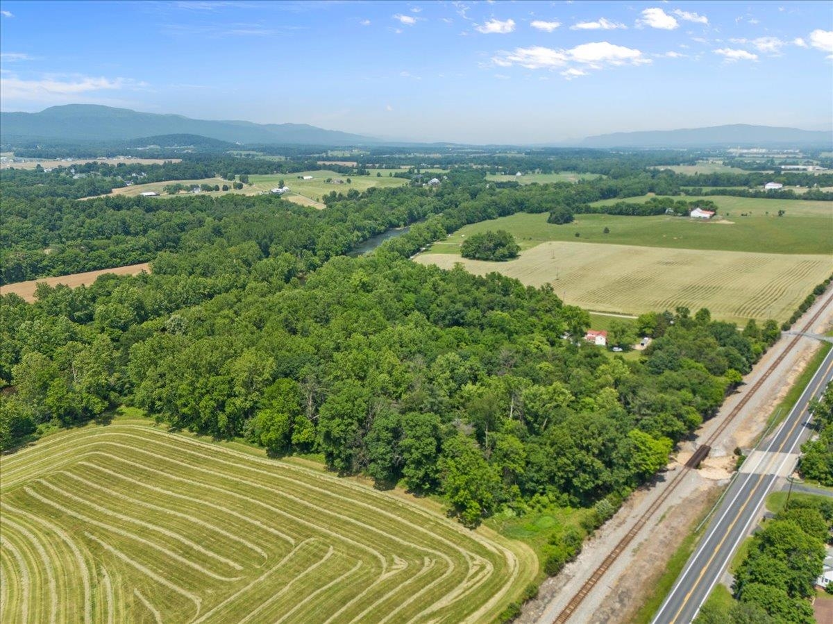 6772 SOUTH EAST SIDE HWY, ELKTON, Virginia 22827, 3 Bedrooms Bedrooms, ,2 BathroomsBathrooms,Residential,6772 SOUTH EAST SIDE HWY,661080 MLS # 661080