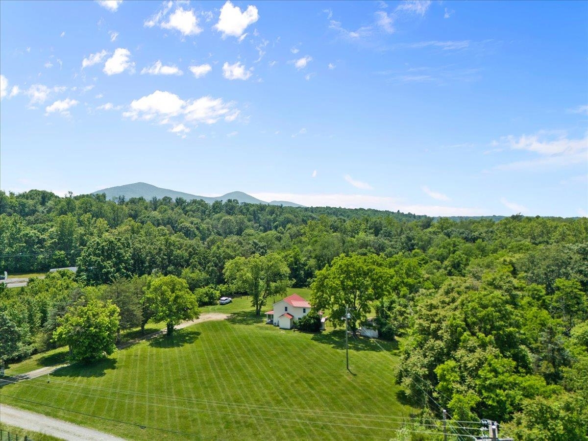 6772 SOUTH EAST SIDE HWY, ELKTON, Virginia 22827, 3 Bedrooms Bedrooms, ,2 BathroomsBathrooms,Residential,6772 SOUTH EAST SIDE HWY,661080 MLS # 661080