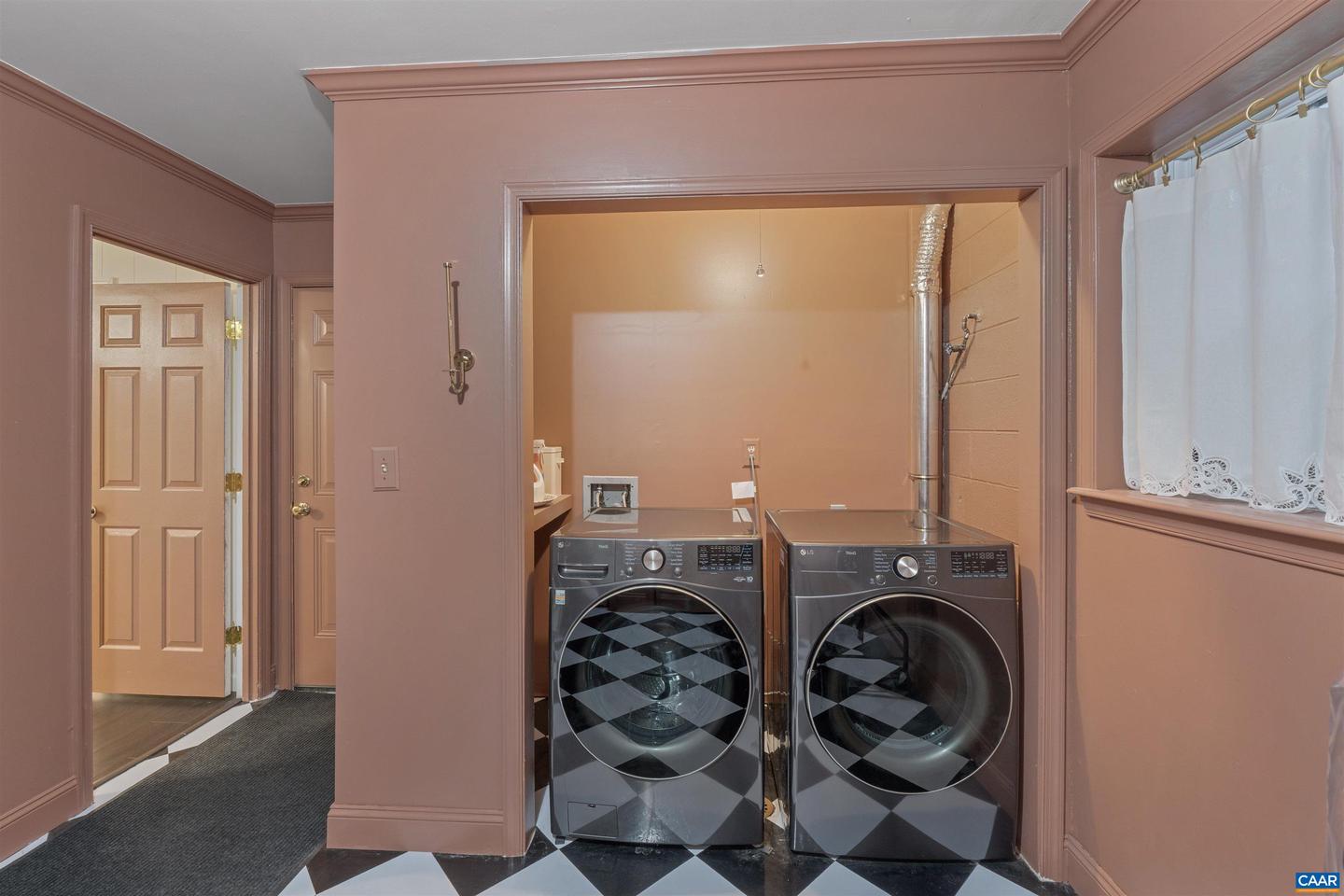 2805 HUNTINGTON RD, CHARLOTTESVILLE, Virginia 22901, 4 Bedrooms Bedrooms, ,2 BathroomsBathrooms,Residential,For sale,2805 HUNTINGTON RD,668553 MLS # 668553