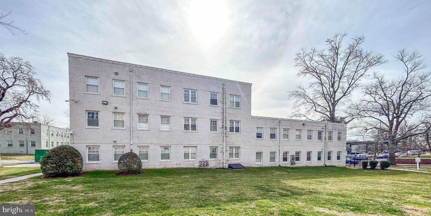 3876 9TH ST SE #302, WASHINGTON, District Of Columbia 20032, 1 Bedroom Bedrooms, ,1 BathroomBathrooms,Residential,For sale,3876 9TH ST SE #302,DCDC2220606 MLS # DCDC2220606