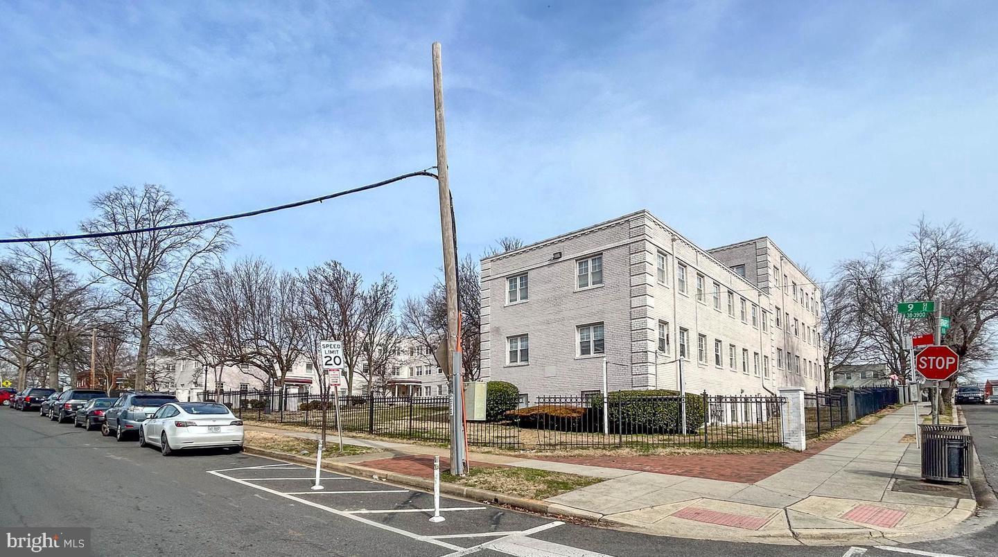 3876 9TH ST SE #302, WASHINGTON, District Of Columbia 20032, 1 Bedroom Bedrooms, ,1 BathroomBathrooms,Residential,For sale,3876 9TH ST SE #302,DCDC2220606 MLS # DCDC2220606