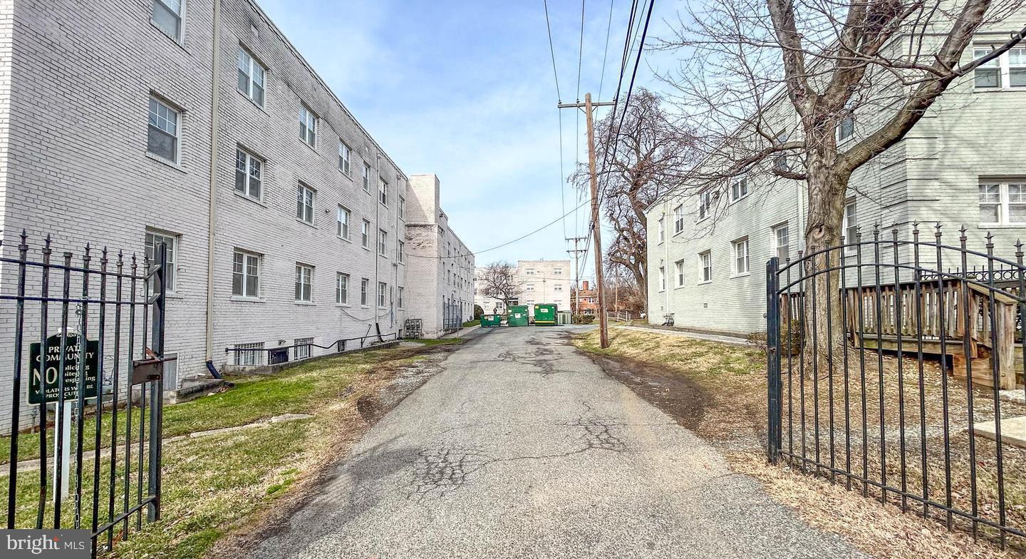 3876 9TH ST SE #302, WASHINGTON, District Of Columbia 20032, 1 Bedroom Bedrooms, ,1 BathroomBathrooms,Residential,For sale,3876 9TH ST SE #302,DCDC2220606 MLS # DCDC2220606
