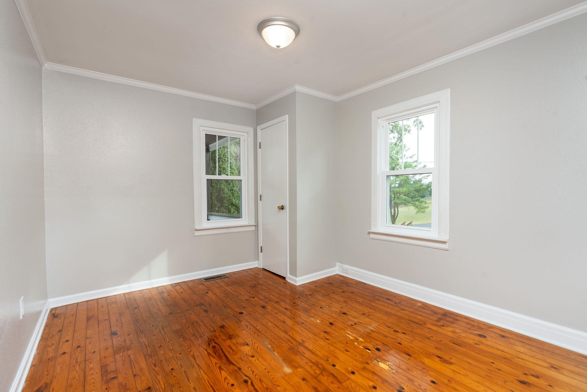 404 F ST, STAUNTON, Virginia 24401, 2 Bedrooms Bedrooms, ,1 BathroomBathrooms,Residential,404 F ST,668673 MLS # 668673