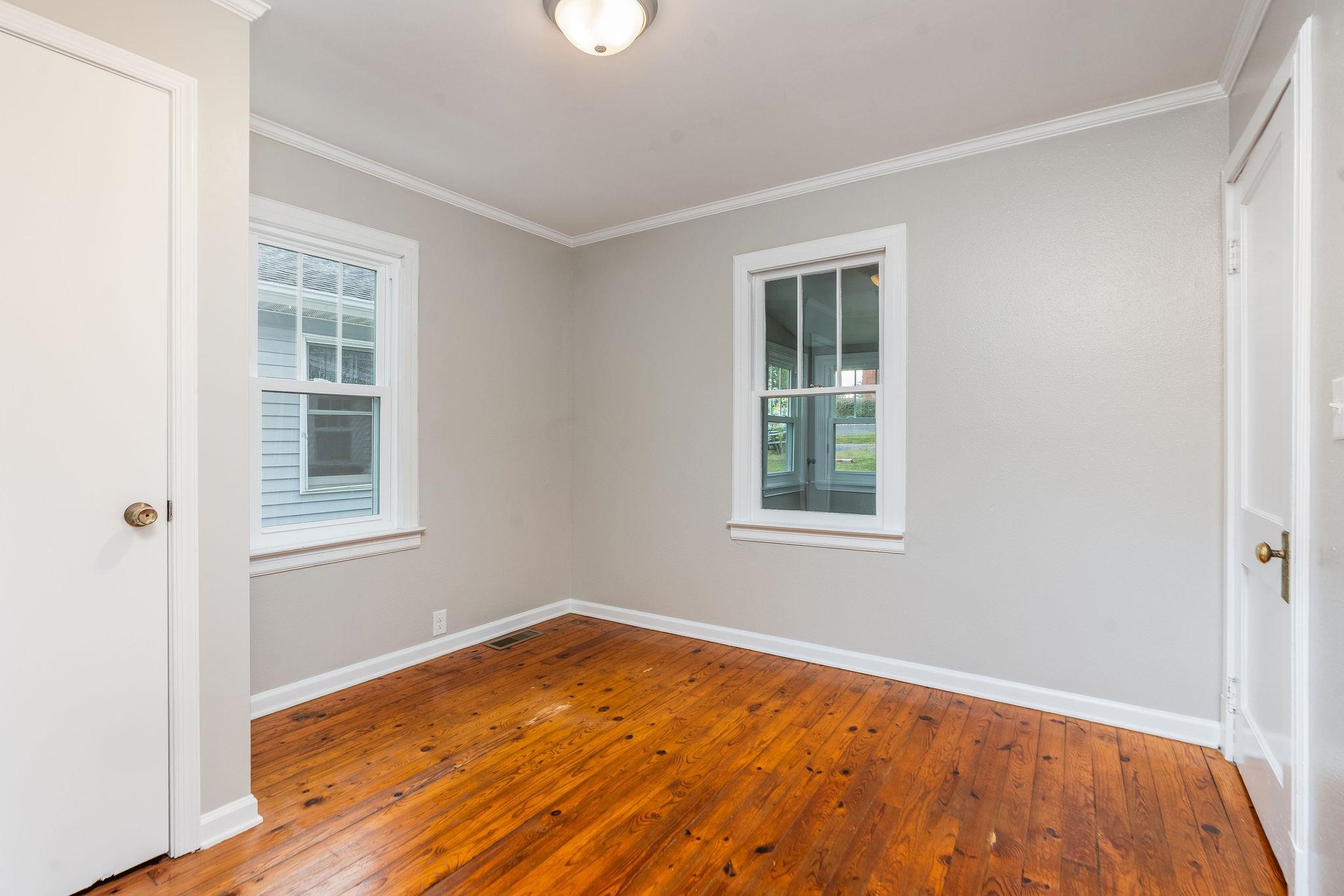 404 F ST, STAUNTON, Virginia 24401, 2 Bedrooms Bedrooms, ,1 BathroomBathrooms,Residential,404 F ST,668673 MLS # 668673