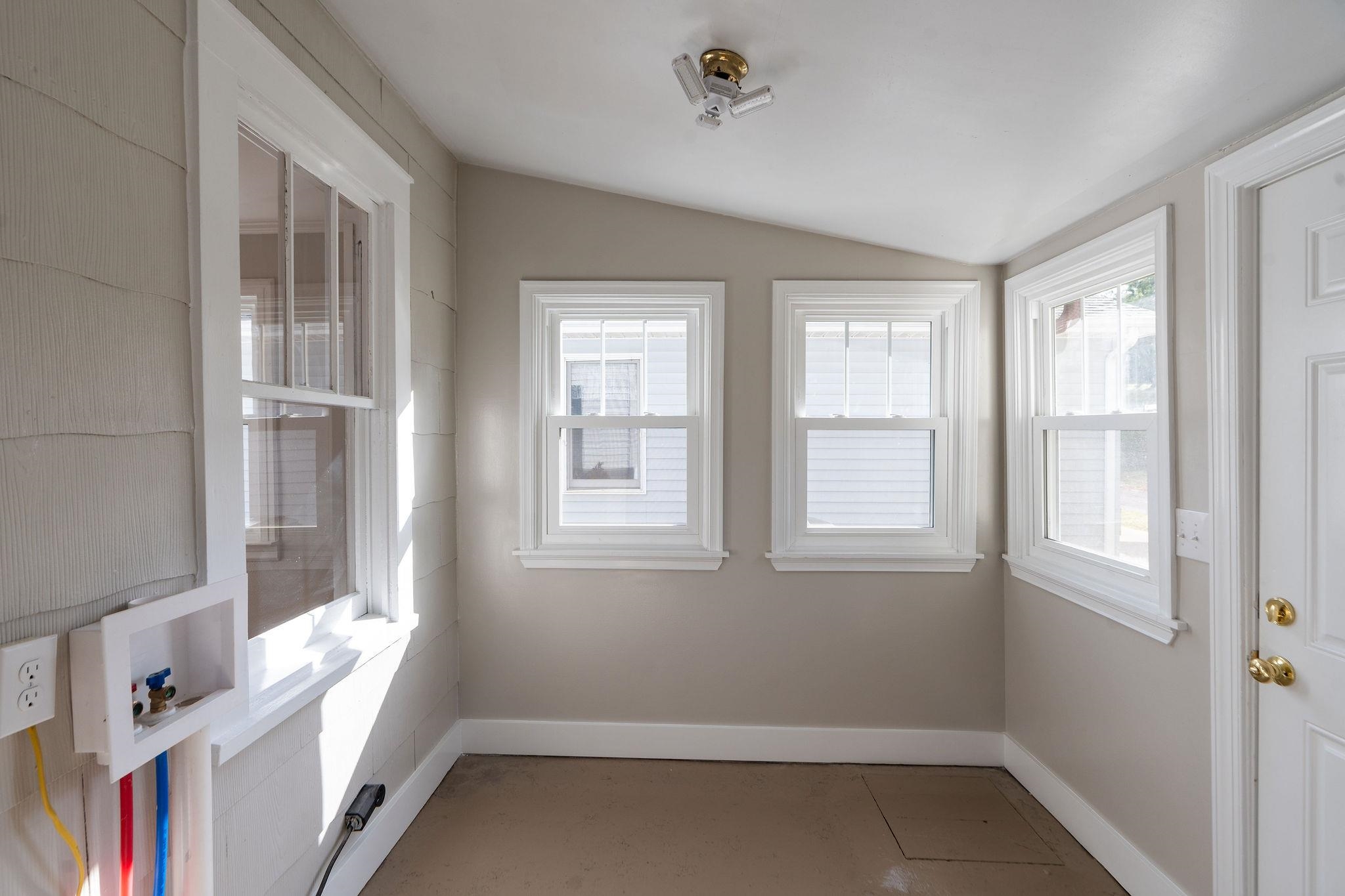 404 F ST, STAUNTON, Virginia 24401, 2 Bedrooms Bedrooms, ,1 BathroomBathrooms,Residential,404 F ST,668673 MLS # 668673